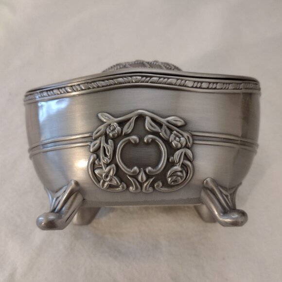 Vintage Brushed Silver Toned Pewter Footed Ornate Trinket Box. - Picture 5 of 6